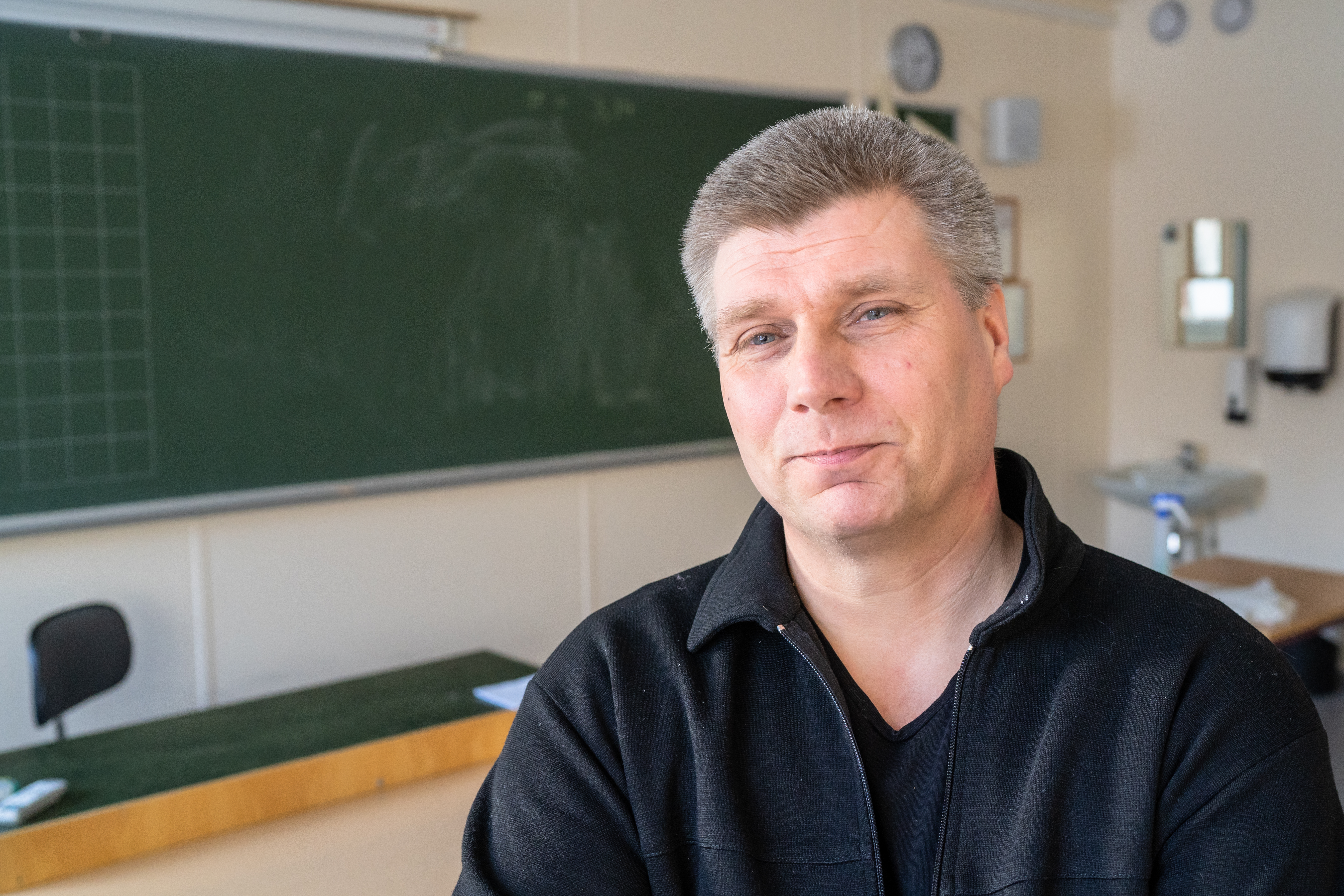 Bilde av rektor på Kirkenes videregående skole, Øystein Hansen.
